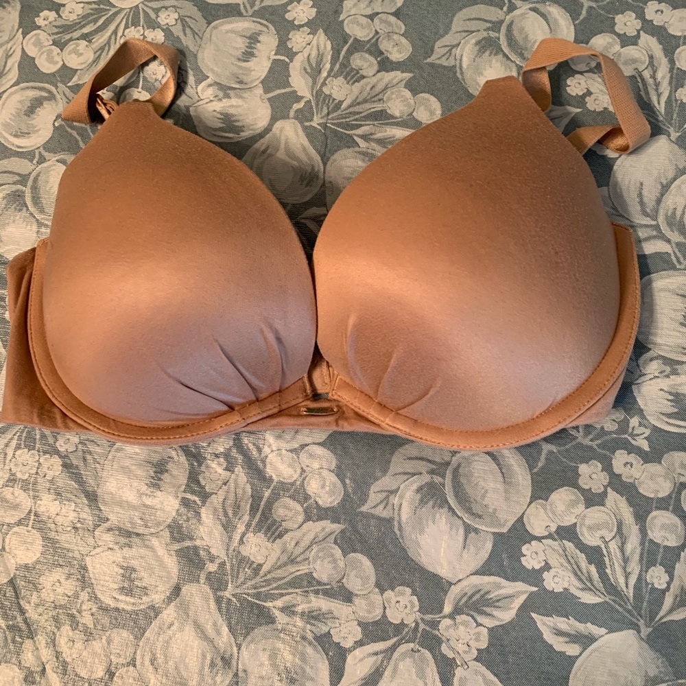 Victoria secret fabulous push up.  32 dd